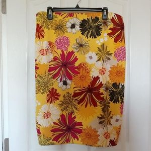 Yellow pencil skirt with large floral pattern